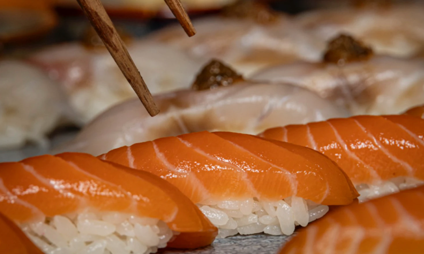 bandejas listas de sushi ikigai catering2